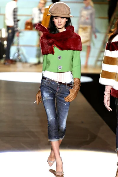 Look 10
